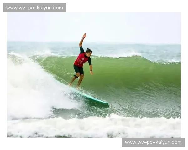 冲浪赛程比分：在浪尖上读懂速度与美感